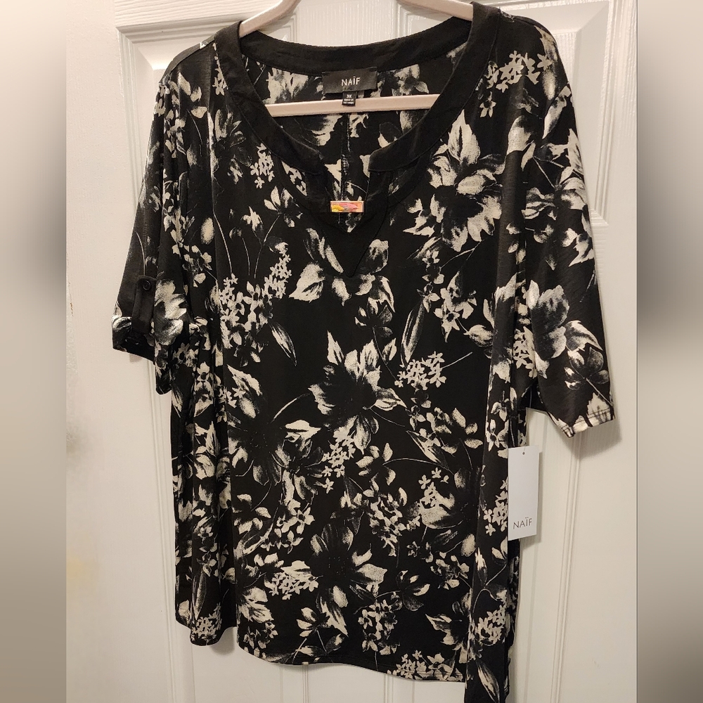 NWT NAIF Short Sleeve Top • VNeck w/Gold Accent • Modern Foral Design • 3X